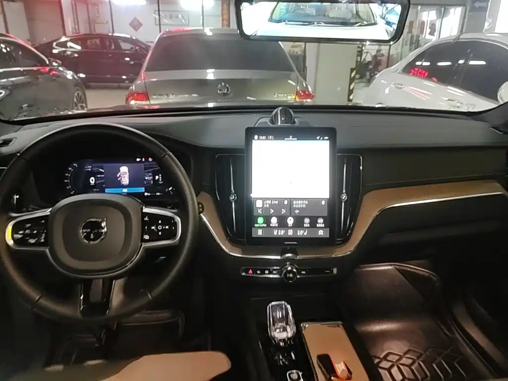 Volvo XC60 2025 — фото 10