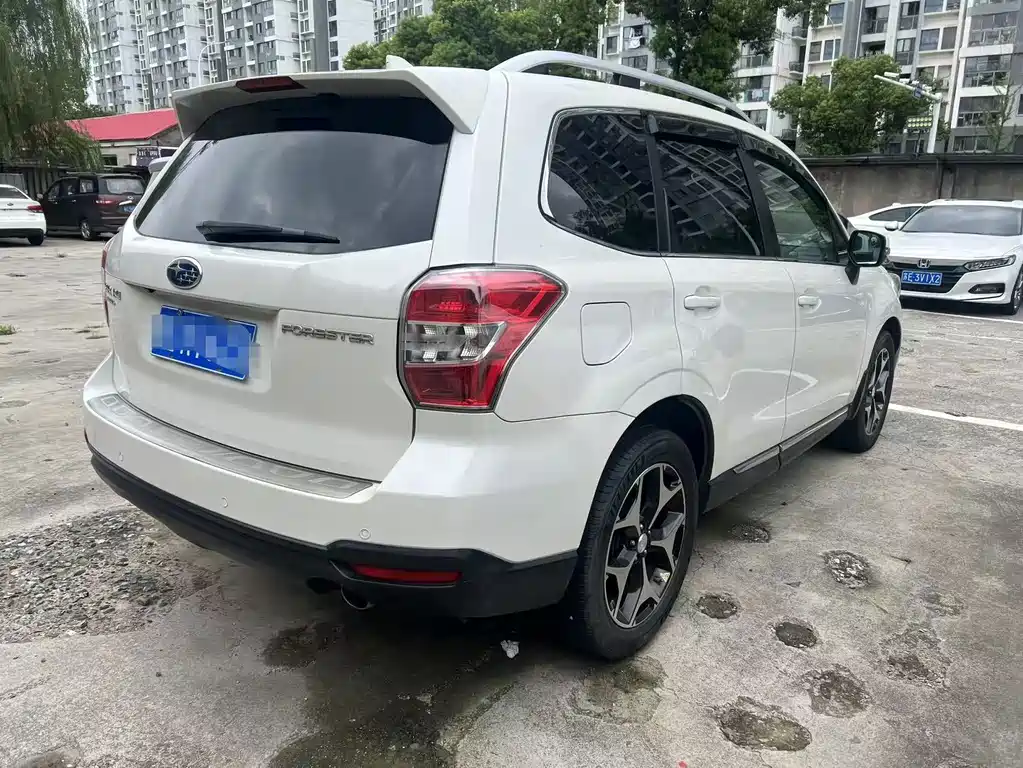 Subaru Forester 2015 — фото 3