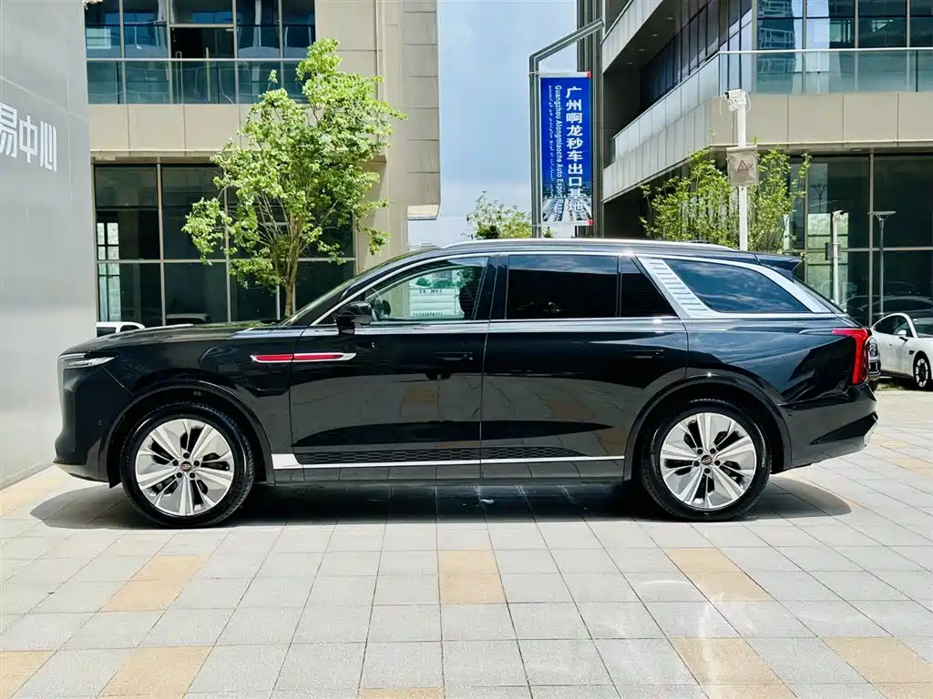Hongqi E-HS9 2023