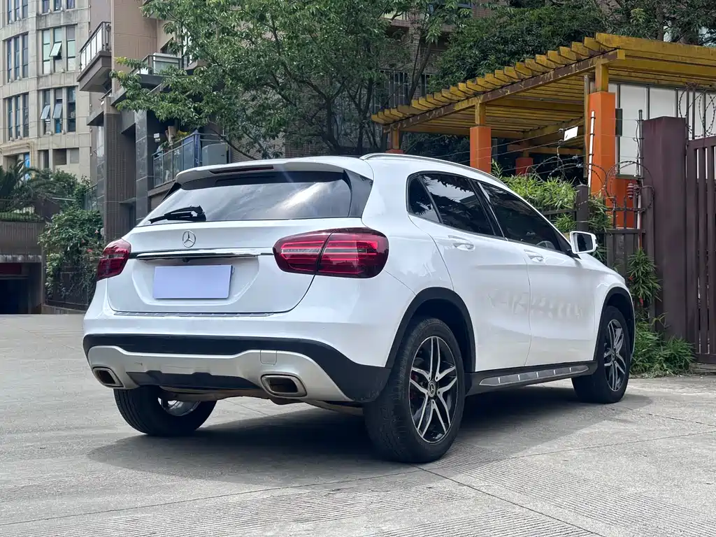 Mercedes-Benz GLA 2018 — фото 16