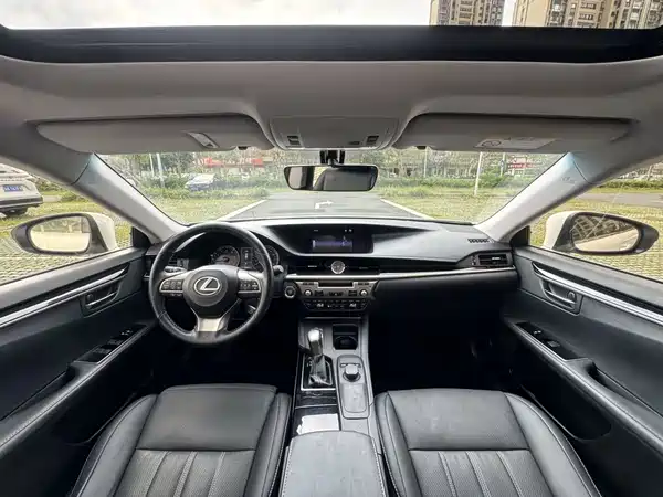 Lexus ES 2017