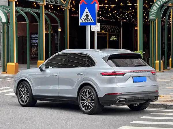Porsche Cayenne 2022
