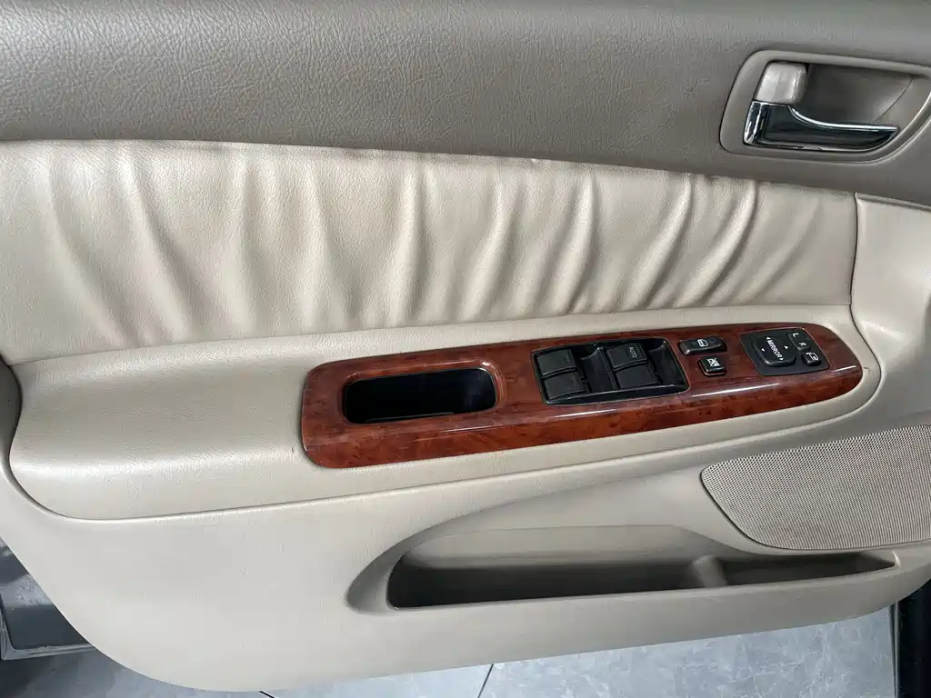 Toyota Camry 2005 — фото 28