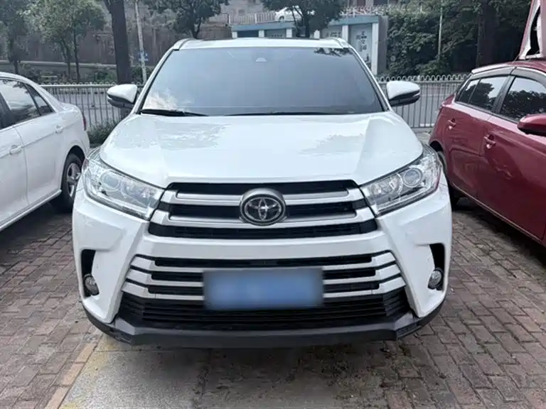 Toyota Highlander 2022 — фото 13