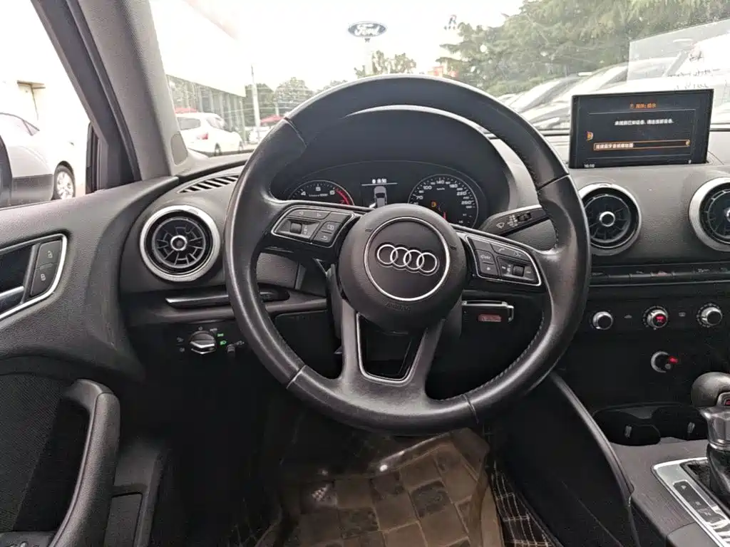Audi A3 2019 — фото 11