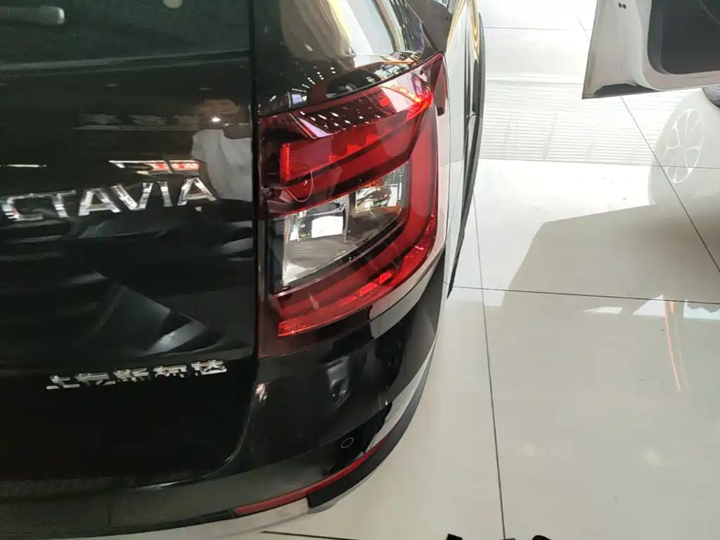 Skoda Octavia 2018 — фото 8