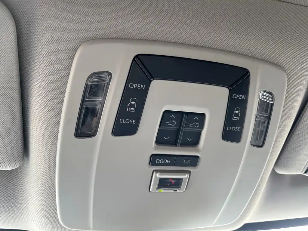 Toyota Sienna 2024 — фото 19