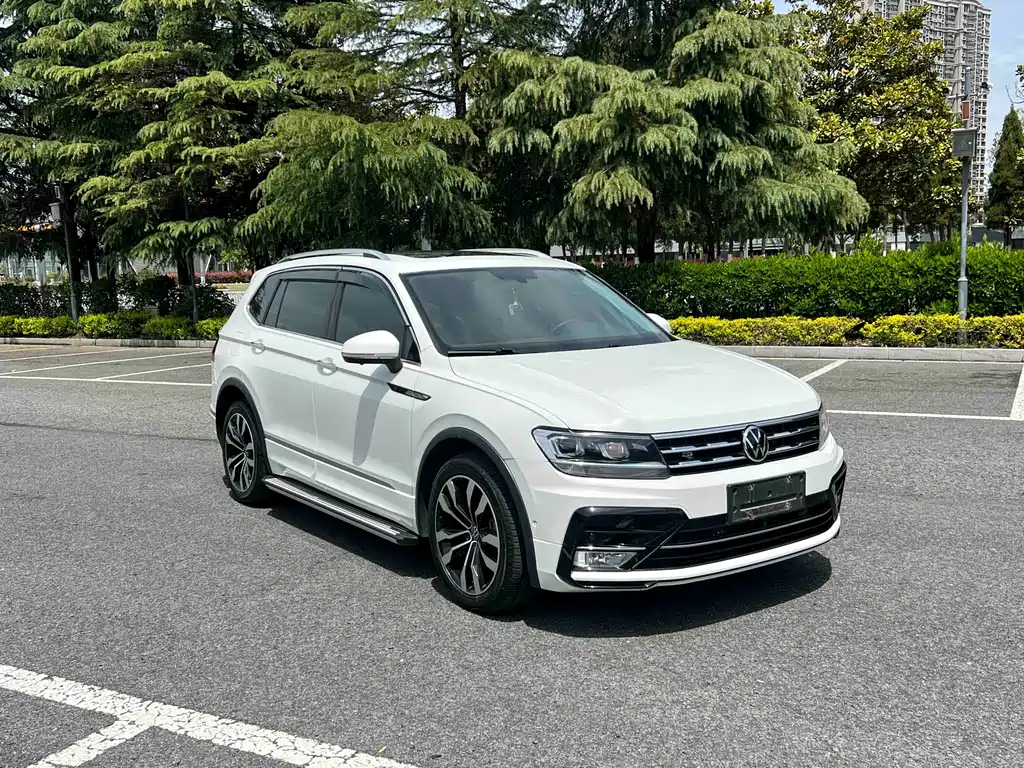 Volkswagen Tiguan L 2021 — фото 2