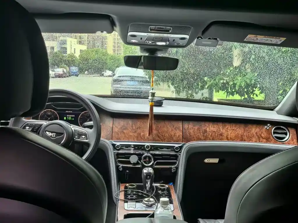 Bentley Flying Spur PHEV 2023 — фото 10