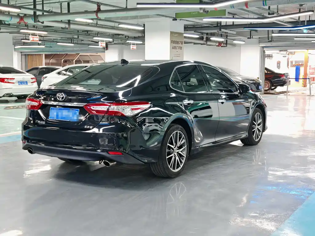 Toyota Camry 2023 — фото 15