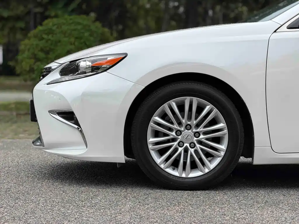Lexus ES 2017