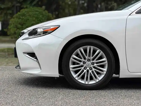 Lexus ES 2017
