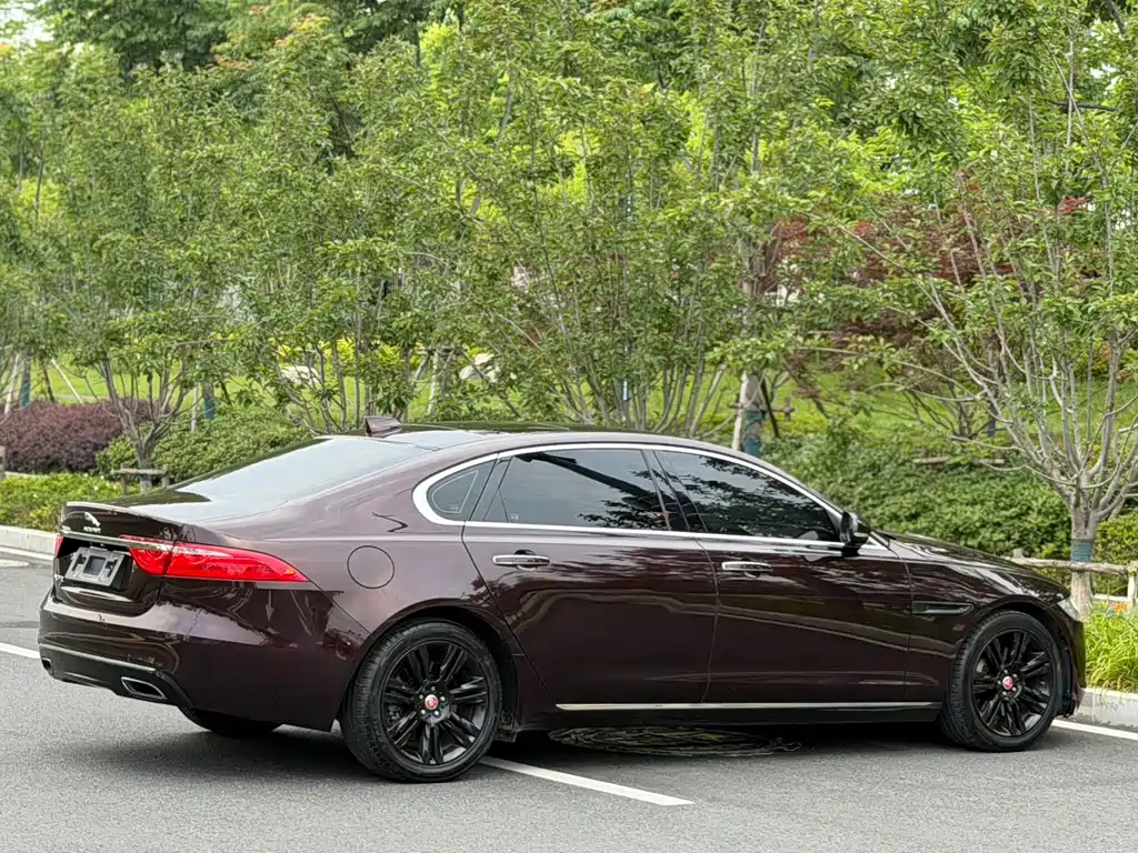 Jaguar XFL 2018 — фото 9