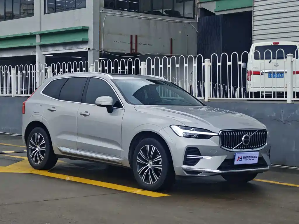 Volvo XC60 2021 — фото 3
