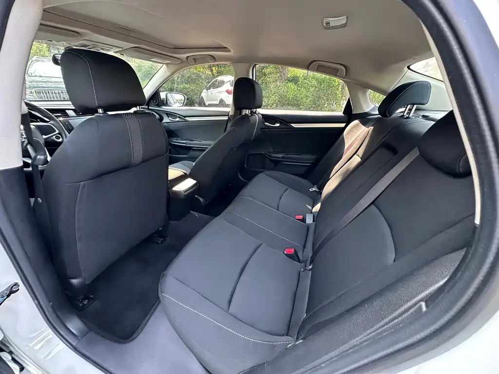 Honda Civic 2018 — фото 17