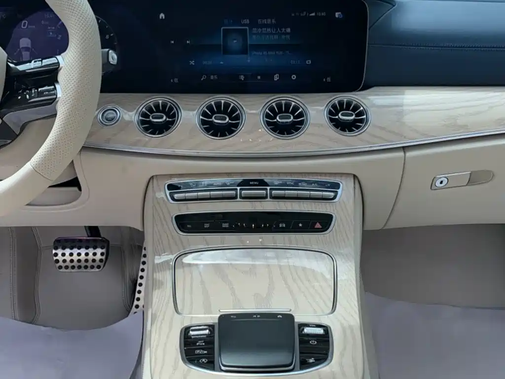 Mercedes-Benz E-Class 2024 — фото 14