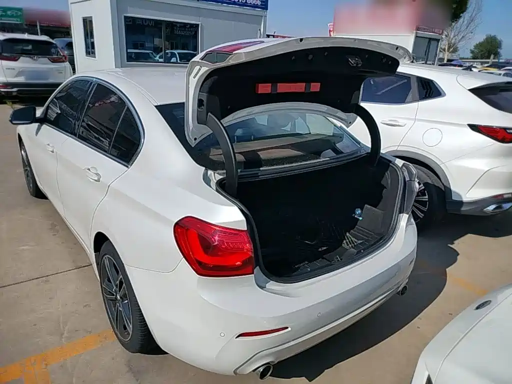 BMW 1 Series 2020 — фото 19