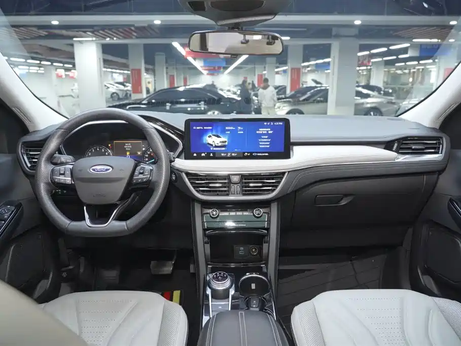 Ford Escape 2023 — фото 18
