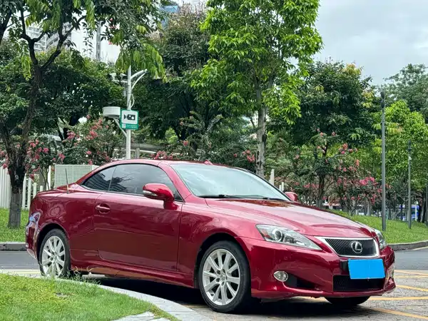 Lexus IS 2011