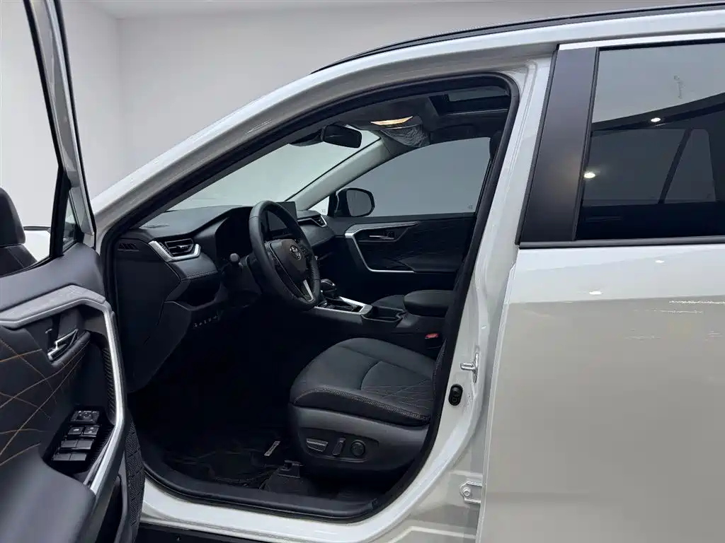 Toyota RAV4 2026 — фото 15
