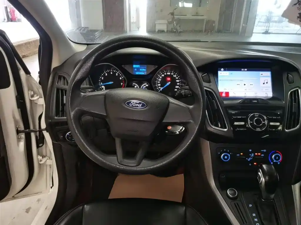 Ford Focus 2018 — фото 11
