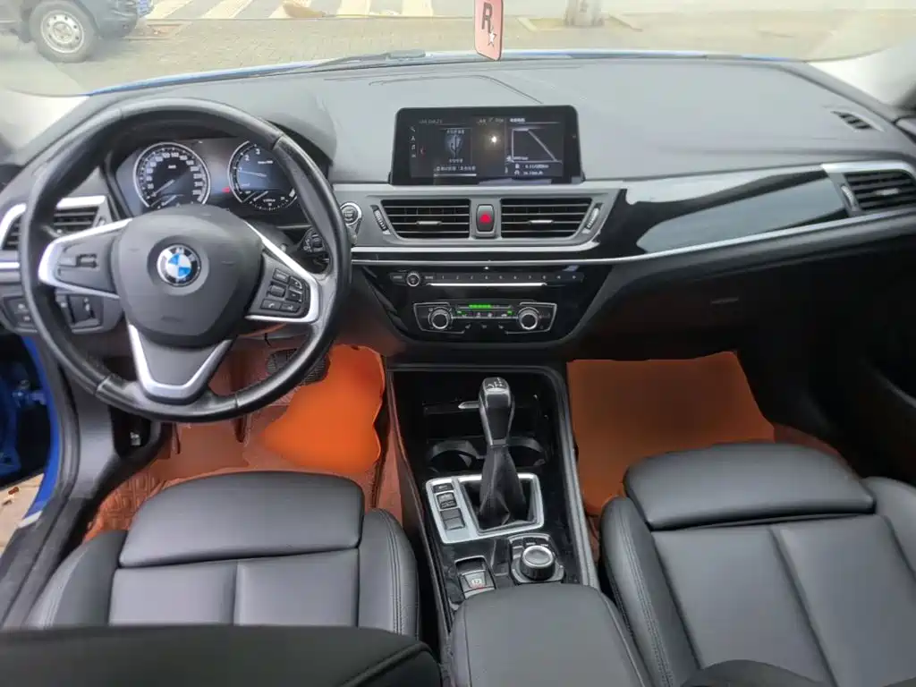 BMW 1 Series 2019 — фото 10
