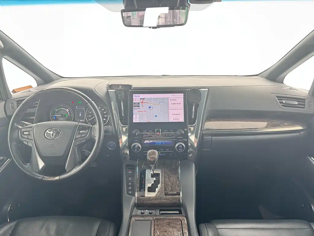 Toyota Vellfire 2023 — фото 10