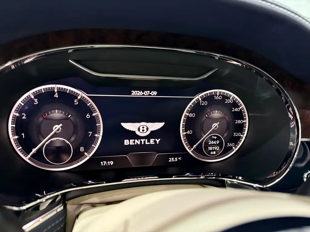 Bentley Continental 2023 — фото 11