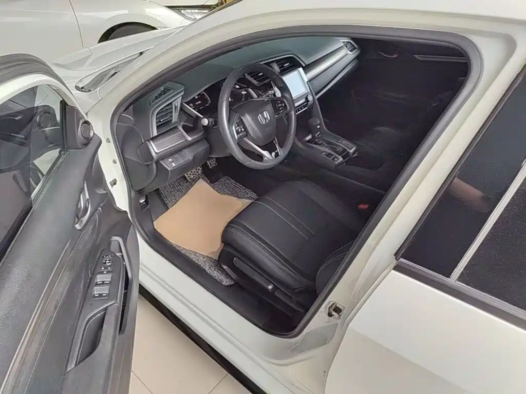 Honda Civic 2020 — фото 16
