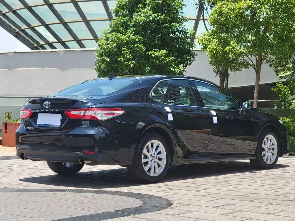 Toyota Camry 2023 — фото 4