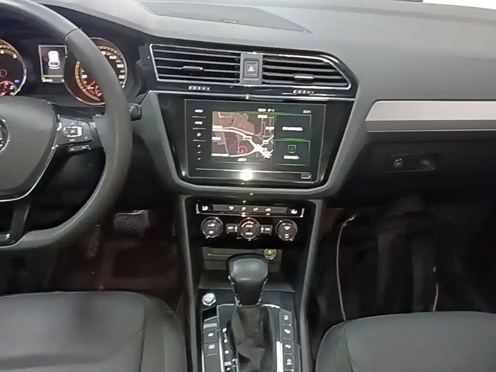 Volkswagen Tiguan L 2020 — фото 13