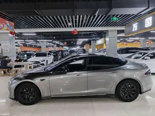 Tesla Model S 2016