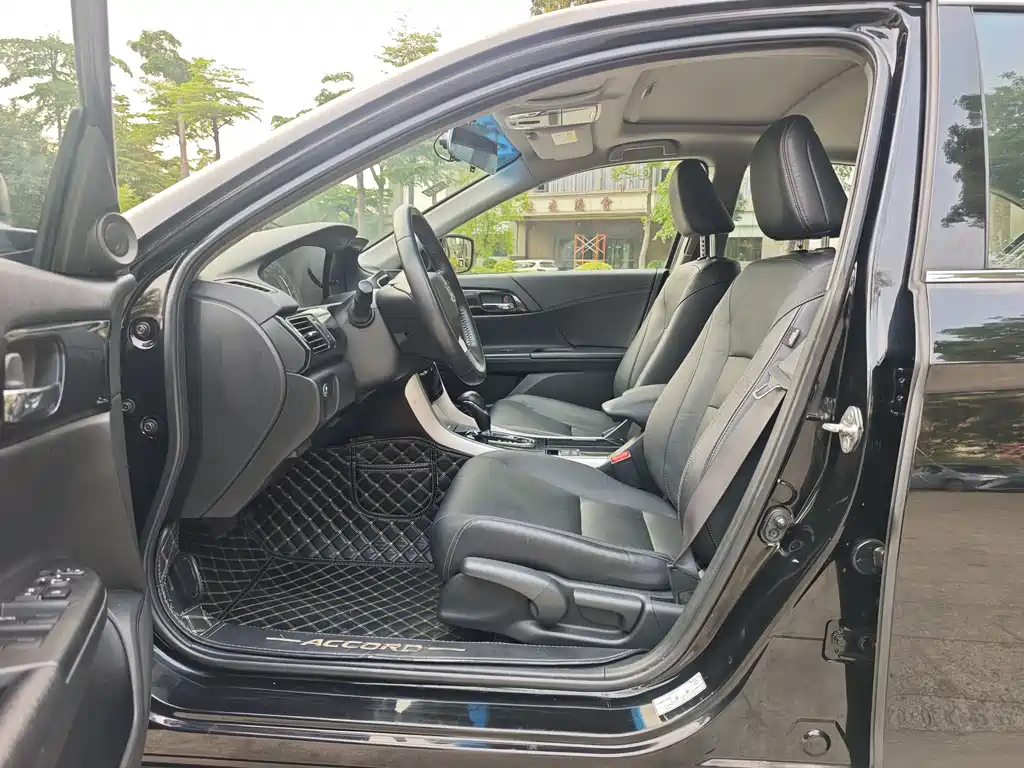 Honda Accord 2018 — фото 12