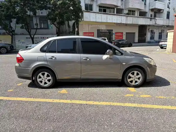 Venucia D50 2015