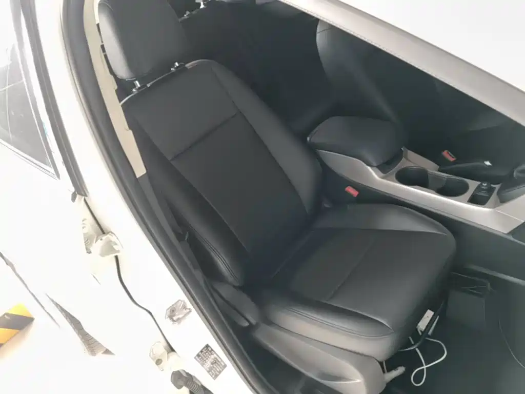 Ford Kuga 2015 — фото 25