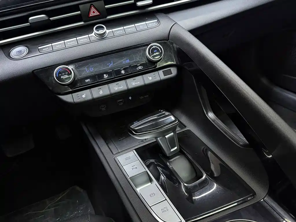 Hyundai Elantra 2025 — фото 12
