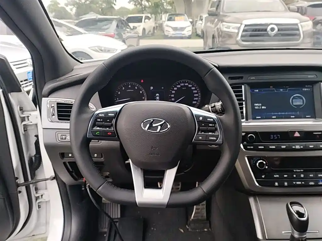 Hyundai Sonata 2016 — фото 11