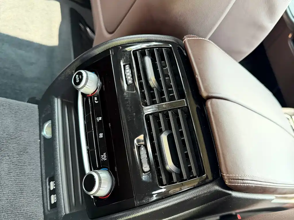 BMW 5 Series 2020 — фото 12