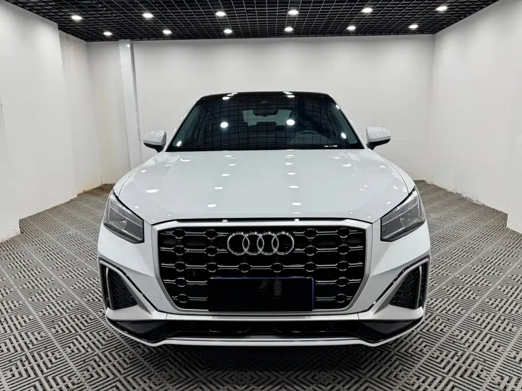 Audi Q2L 2022 — фото 2