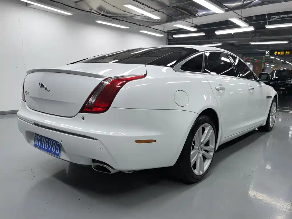 Jaguar XJ 2012 — фото 15