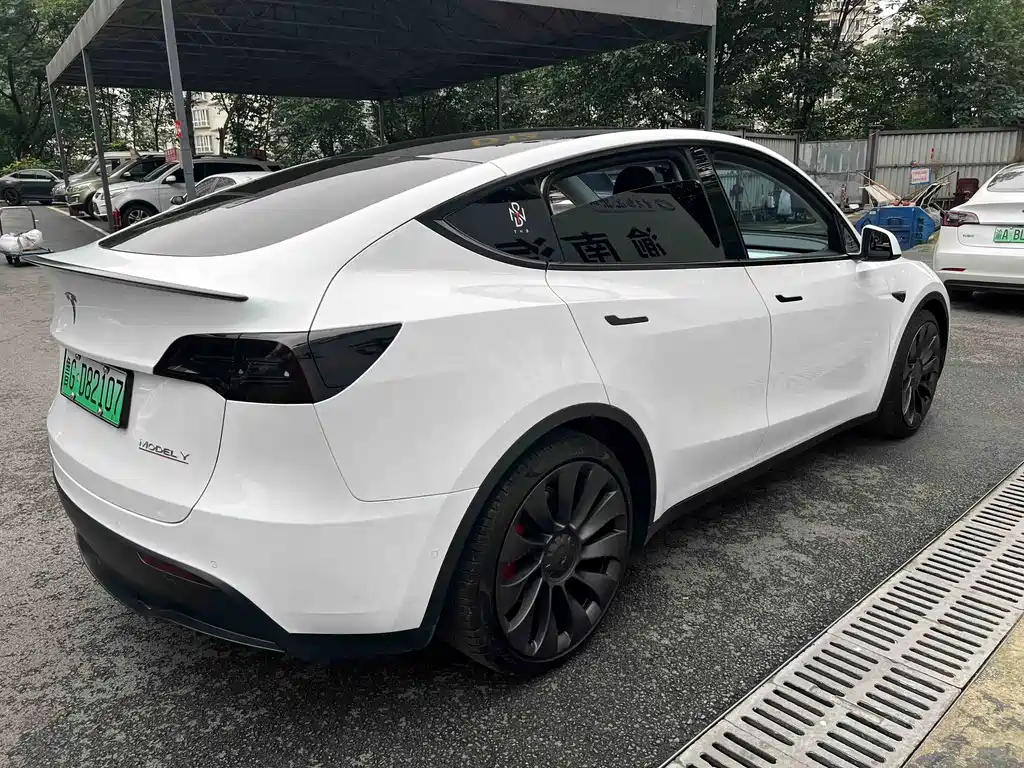 Tesla Model Y 2022 — фото 6