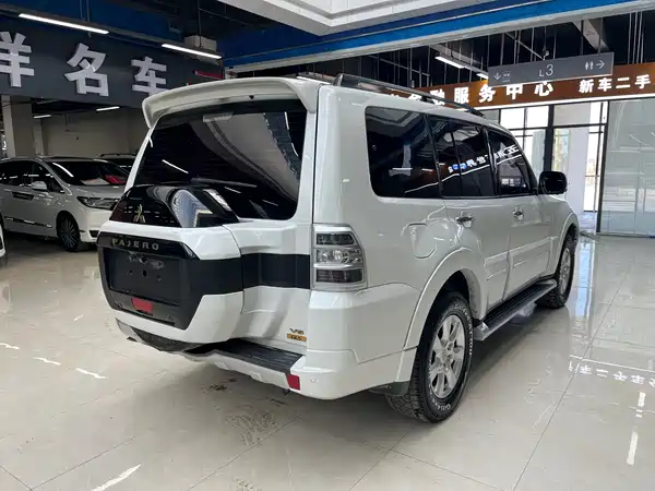 Mitsubishi Pajero 2018