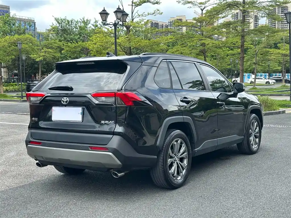 Toyota RAV4 2024 — фото 19