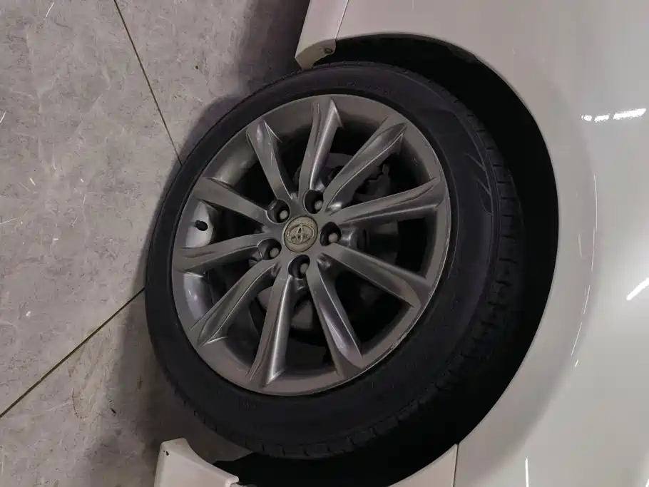 Toyota Reiz 2013