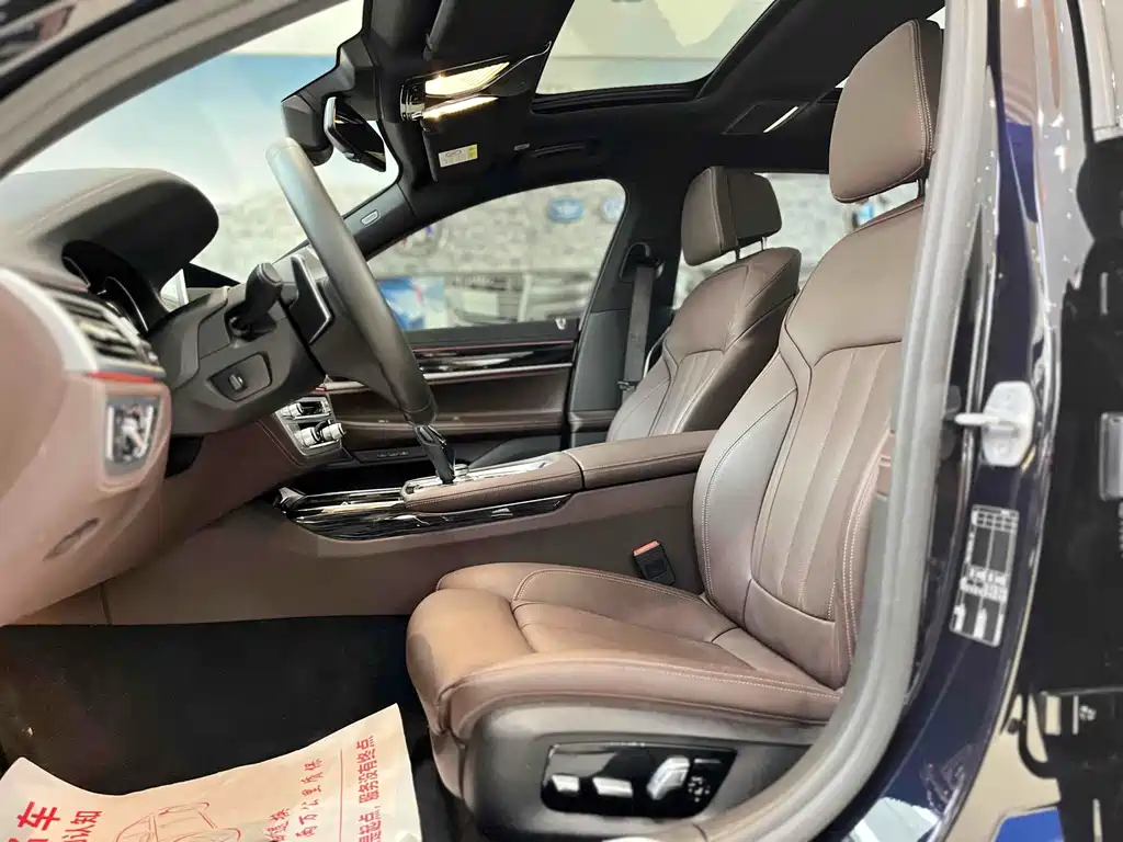 BMW 7 Series 2018 — фото 20