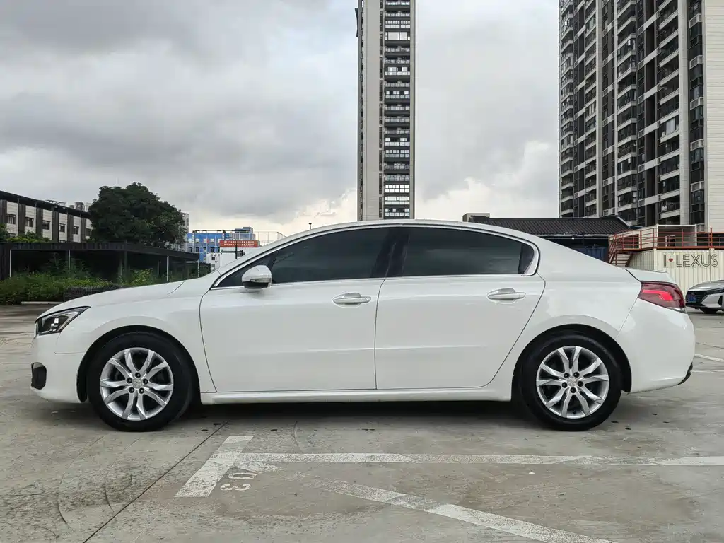 Peugeot 508 2015 — фото 9