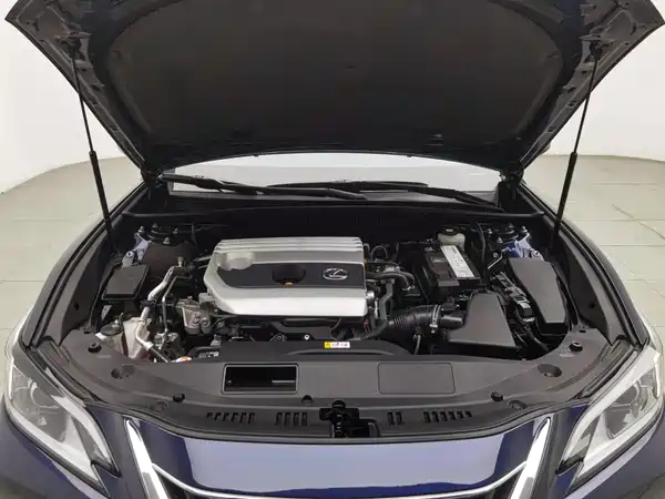 Lexus ES 2021