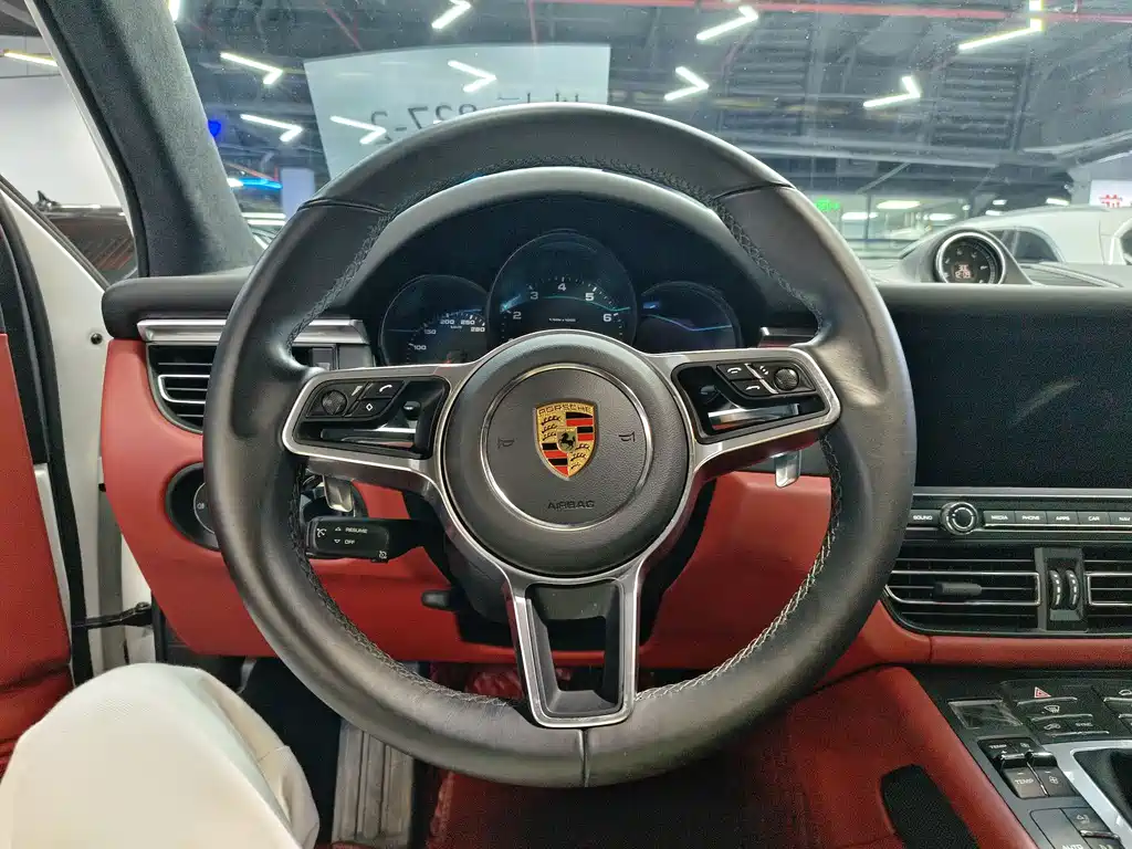 Porsche Macan 2020 — фото 11