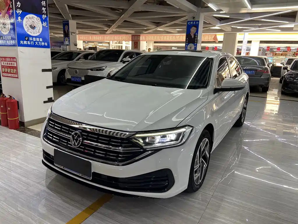 Volkswagen Sagitar 2022