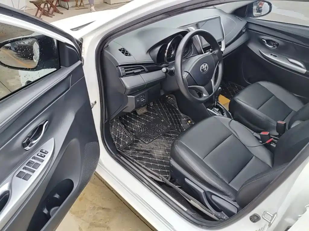 Toyota Yaris L 2019 — фото 16